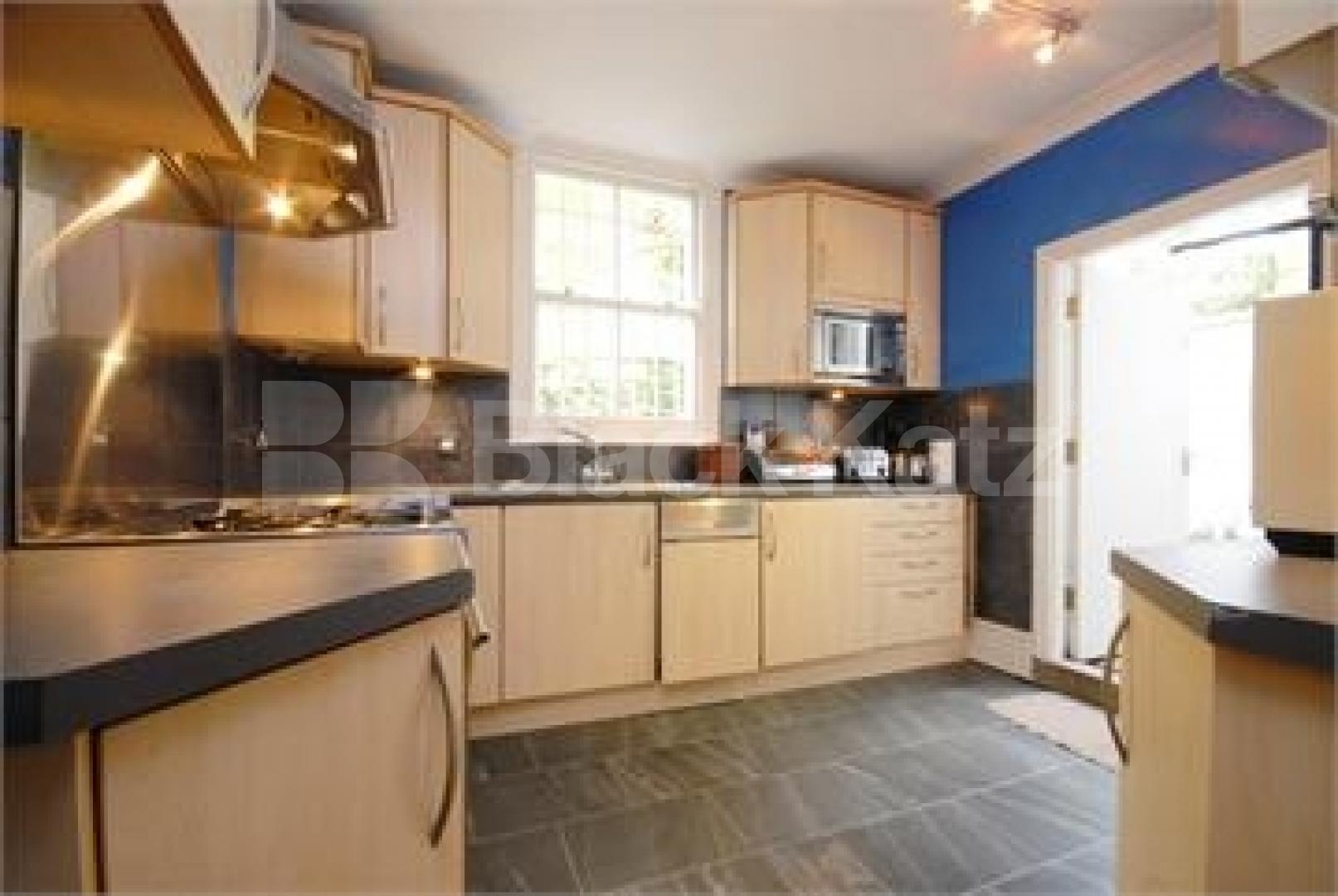 			NEW INSTRUSTION, 4 Bedroom, 1 bath, 1 reception Semi-Detached House			 Chillingworth road, Highbury / Holloway